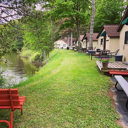 Betsie Riverside Resort Benzonia Eksteriør billede
