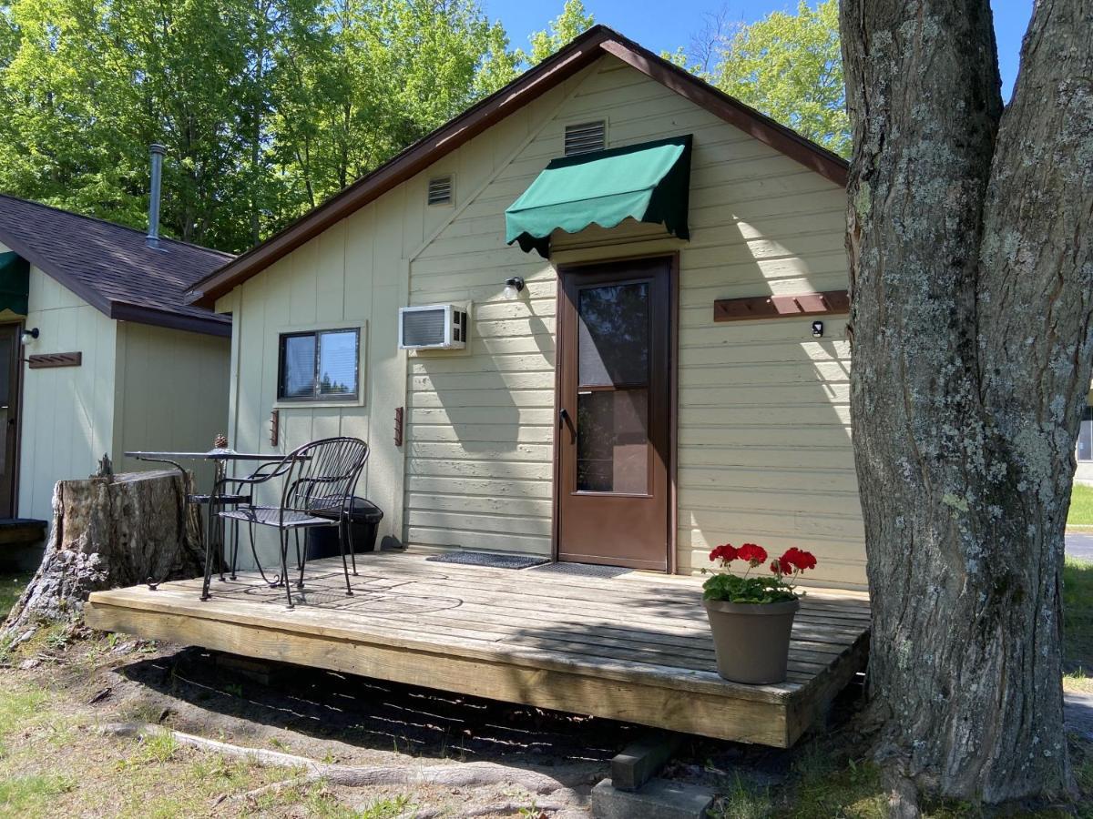 Betsie Riverside Resort Benzonia Eksteriør billede