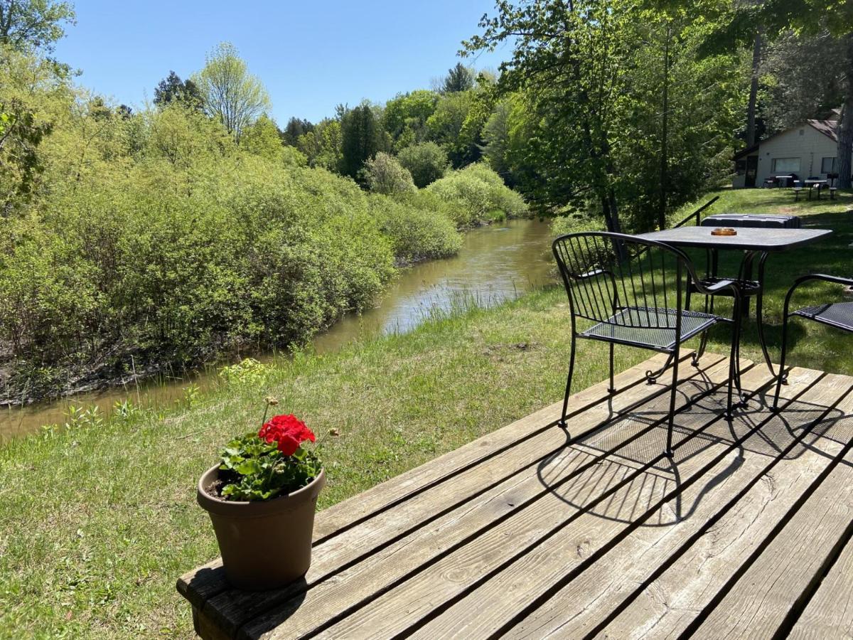 Betsie Riverside Resort Benzonia Eksteriør billede