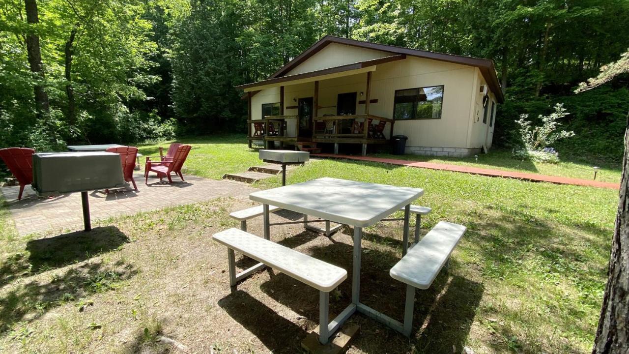 Betsie Riverside Resort Benzonia Eksteriør billede